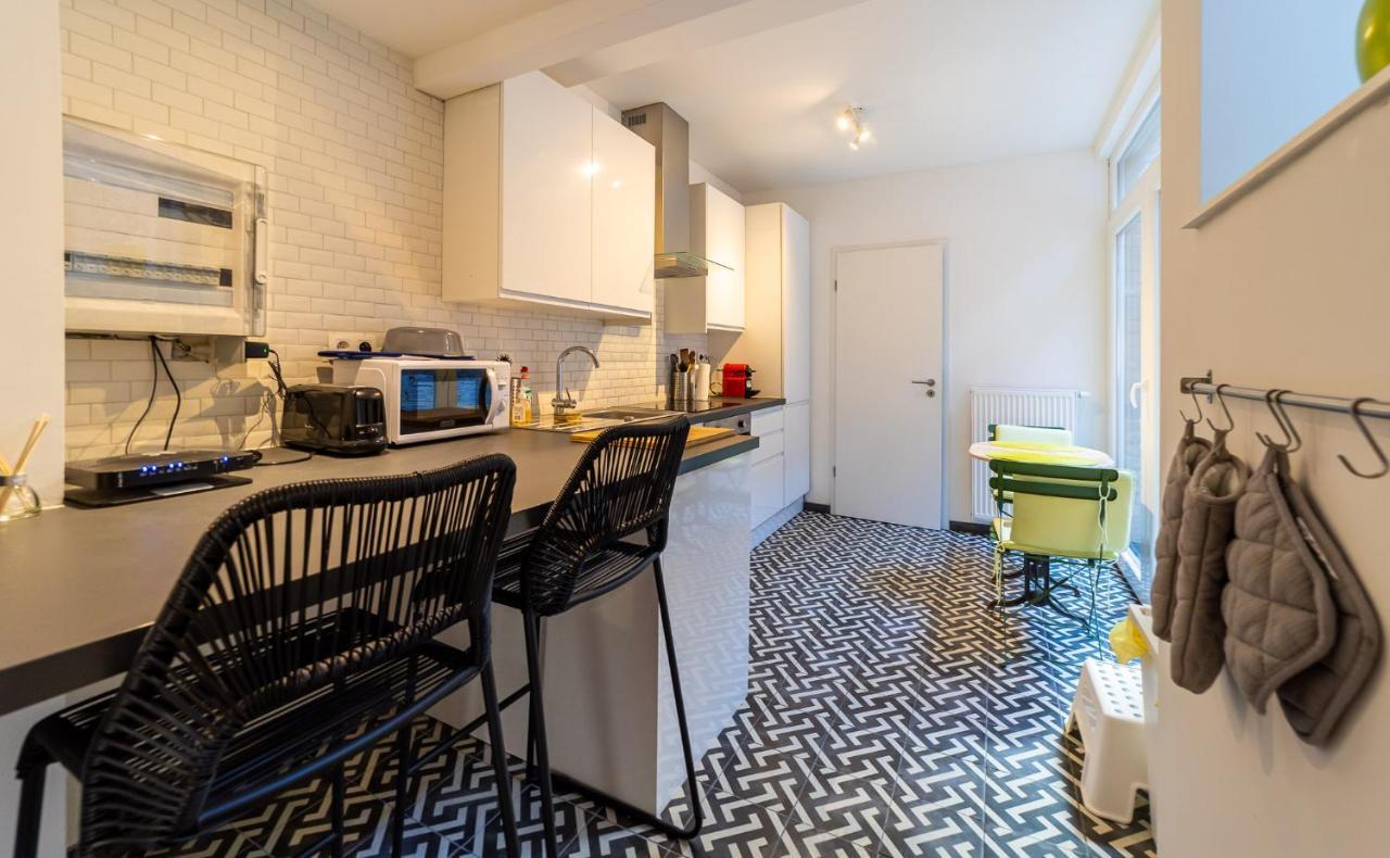 Apartment Lyves Two *