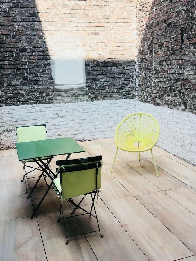 Apartment Lyves Two *